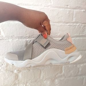 Sorel Kinetic RNEGD Strap Sneakers Dove Peach Blossom Size 9.5